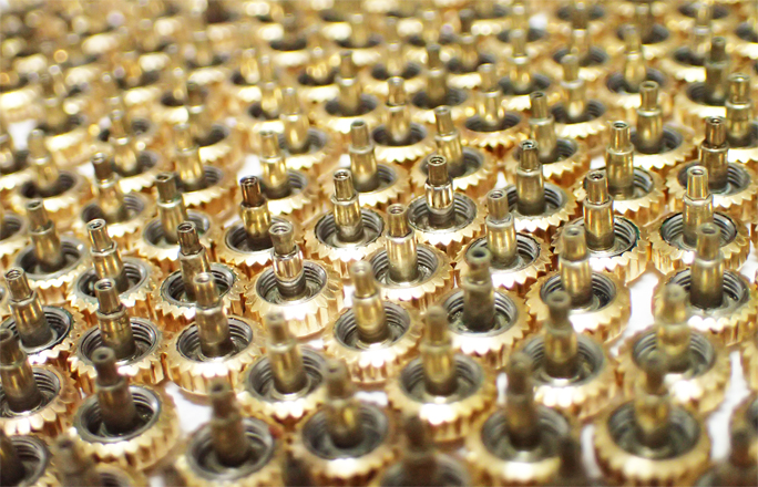 ROLEXの中古、修理済リューズ、新品パケ入りリューズの販売在庫は約7000個ございます。